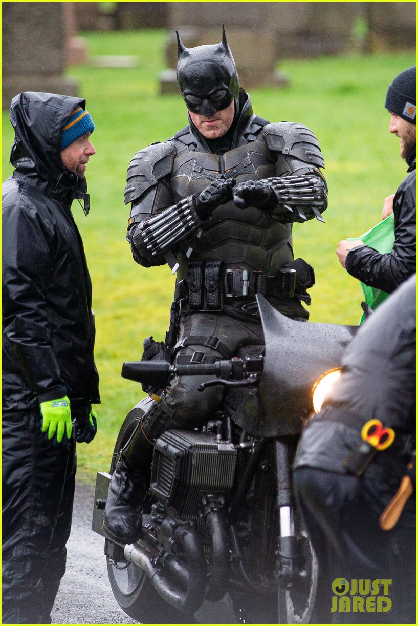 The Batman' Set Photos Reveal Closer Look at New Batsuit!: Photo 4440373 |  Robert Pattinson, The Batman Pictures | Just Jared